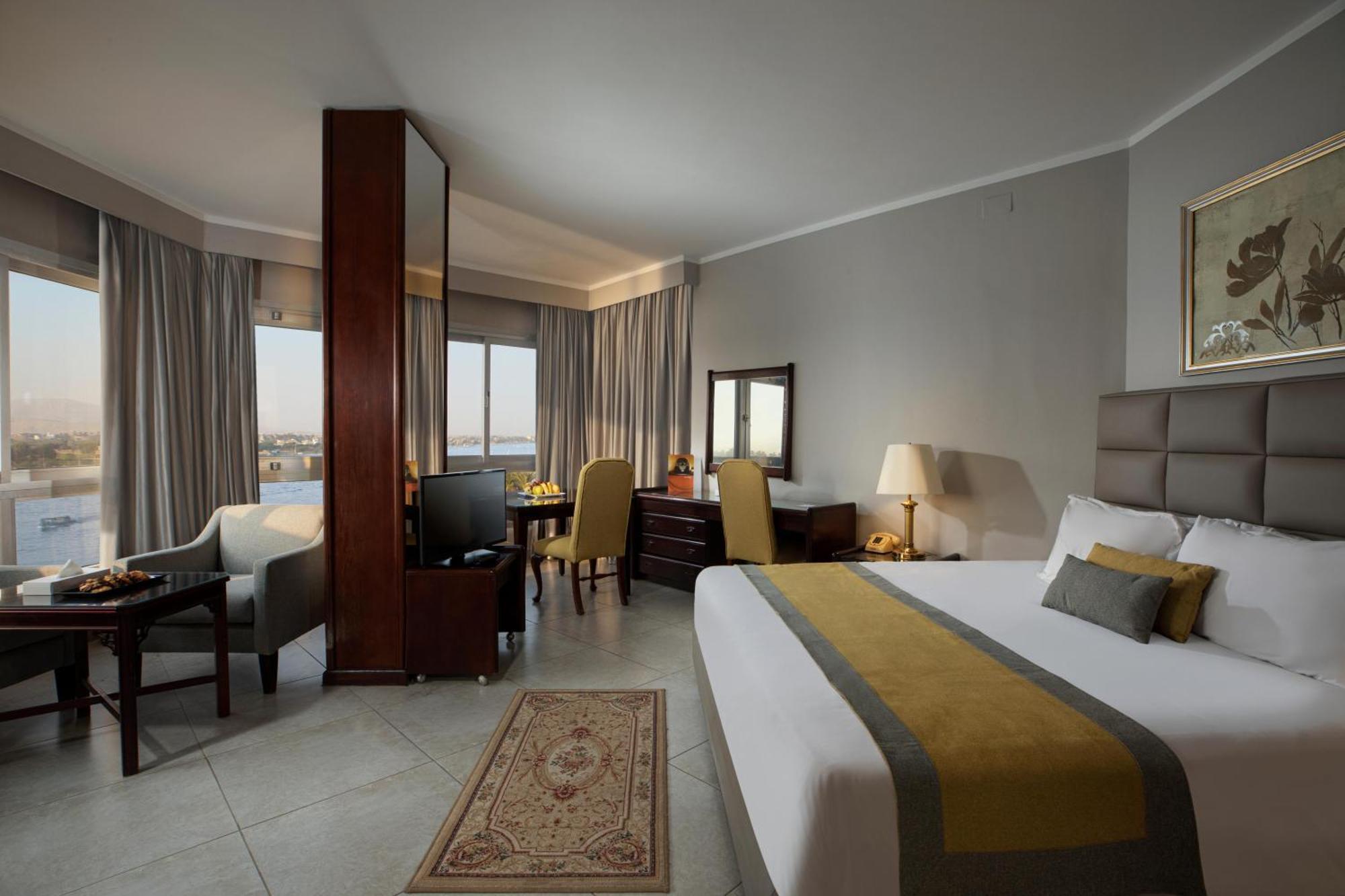 Pyramisa Hotel Luxor Esterno foto