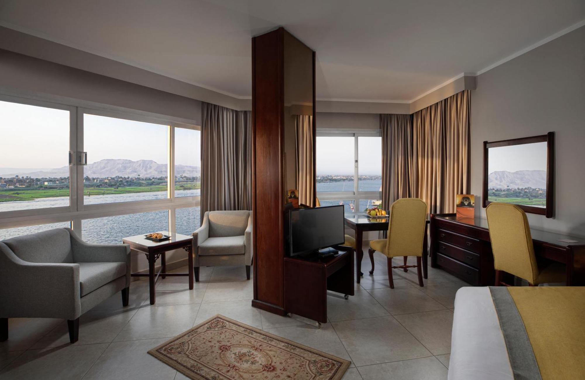 Pyramisa Hotel Luxor Esterno foto