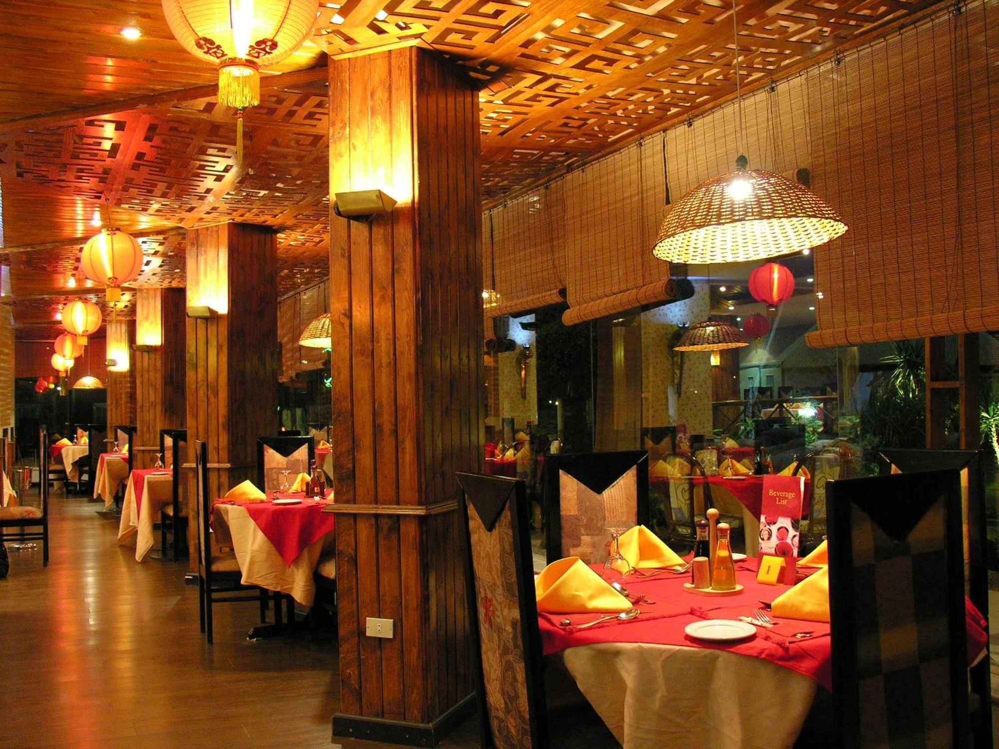 Pyramisa Hotel Luxor Esterno foto